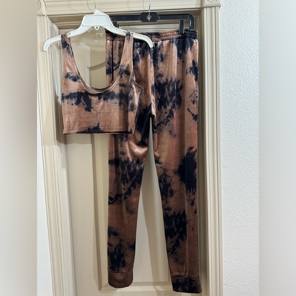 NWOT Suede 2 piece sweat suit - Picture 2 of 5